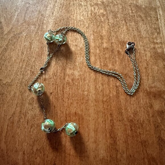 Silver Y-chain with green-and-gold marbled shimmery blown glass beads - Picture 9 of 9